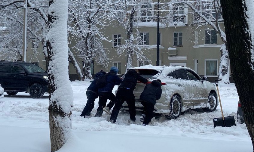 «будем вводить режим чс»: мэр благовещенска о ситуации в городе после рекордного за сто лет снегопада